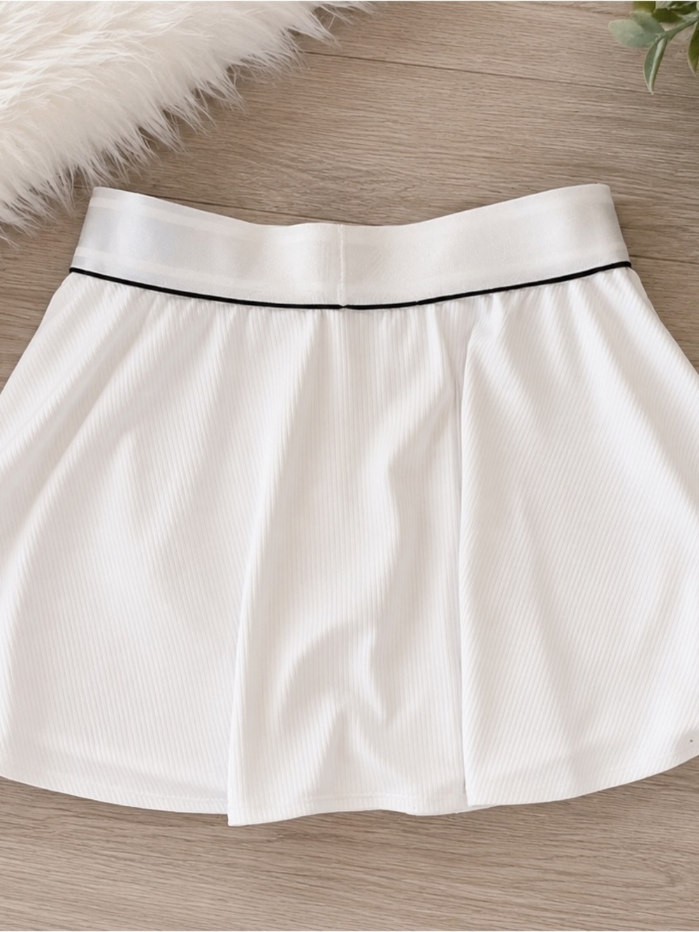 Nike White Ribbed Tennis Skort Athletic Skirt - Picture 2 of 4